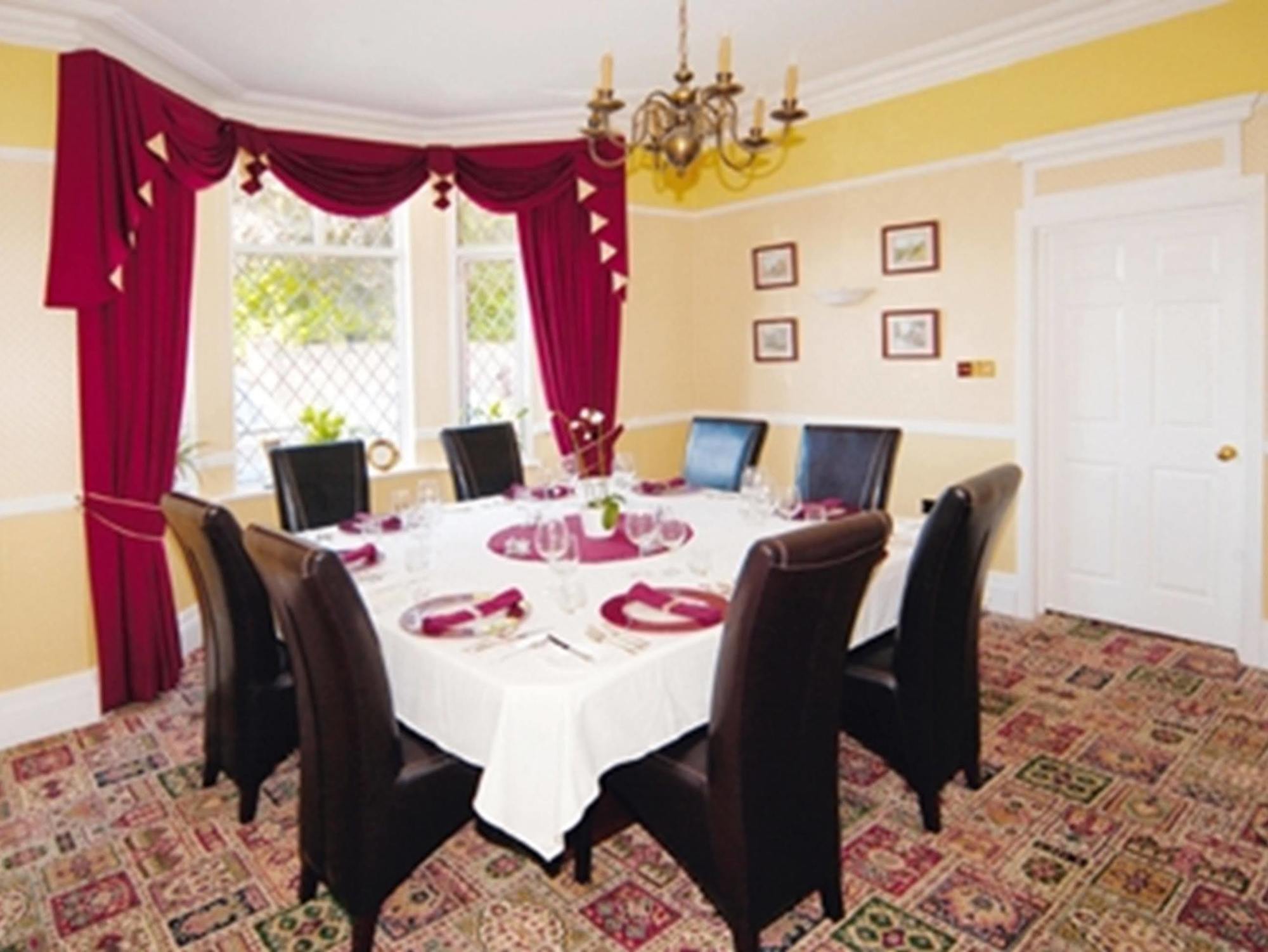 Buckingham'S Hotel Chesterfield Extérieur photo